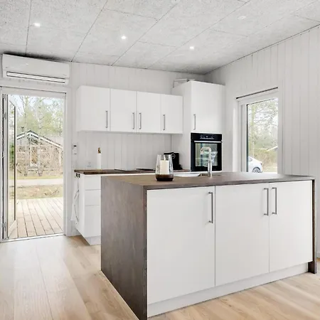 Dom wakacyjny 3 Bedroom Awesome In *